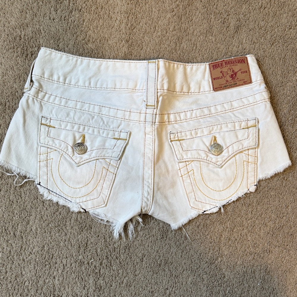 True Religion Cream Jean Shorts for Women Joey cut off-size 26